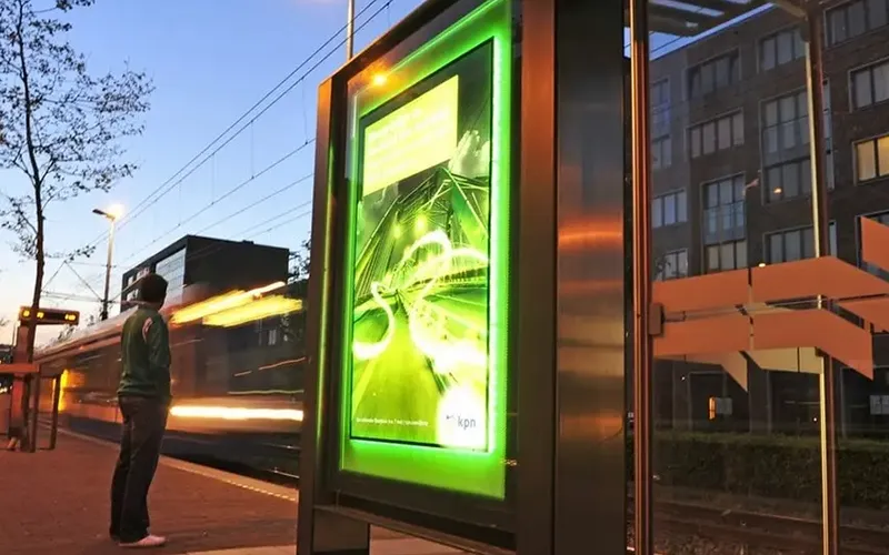 خدمات تبلیغات محیطی 8 lightbox advertising