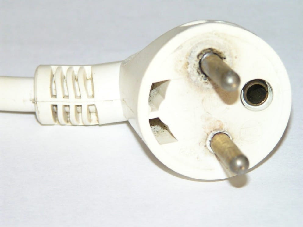 علت داغ شدن سیم برق