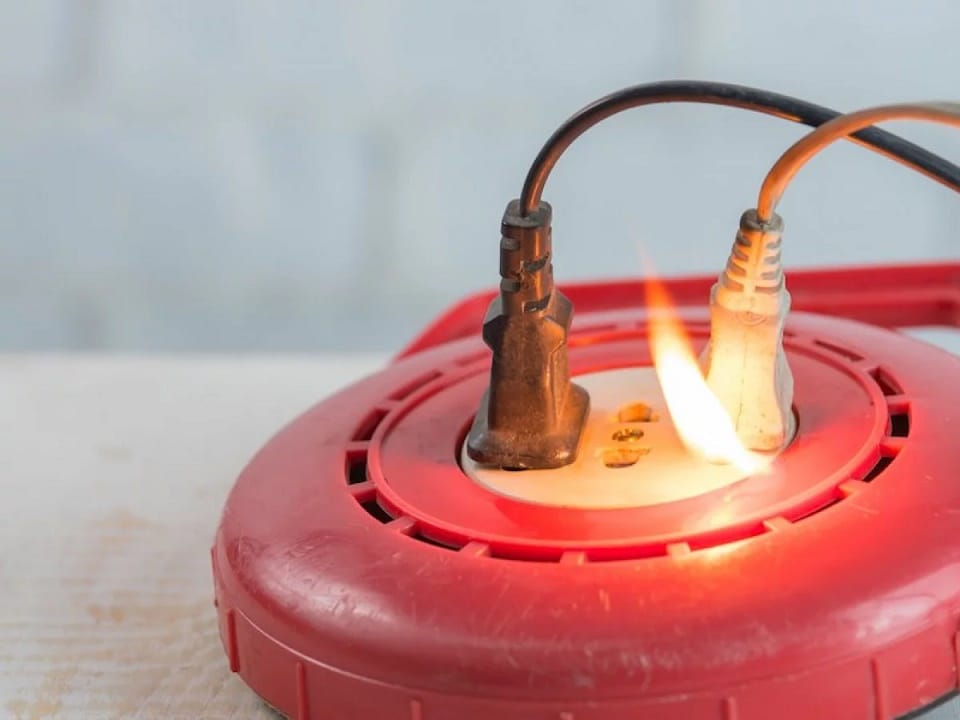 علت داغ شدن سیم برق